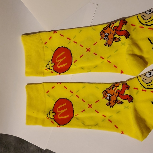 McDonald's Grinch Socks Yellow Dr. Seuss Socks 2025 Promo Max and Cindy Lou Who - Picture 3 of 8